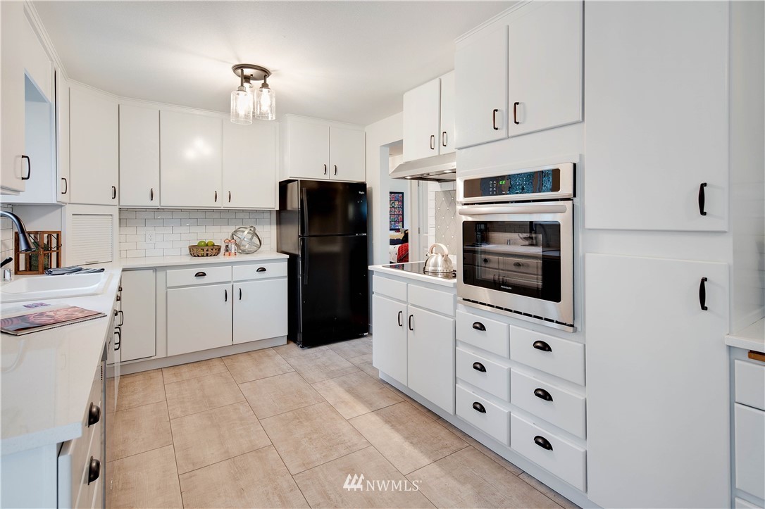 22001 Vine Road Brier, WA 98036 - Photo 16 of 22 Gallery Image 16