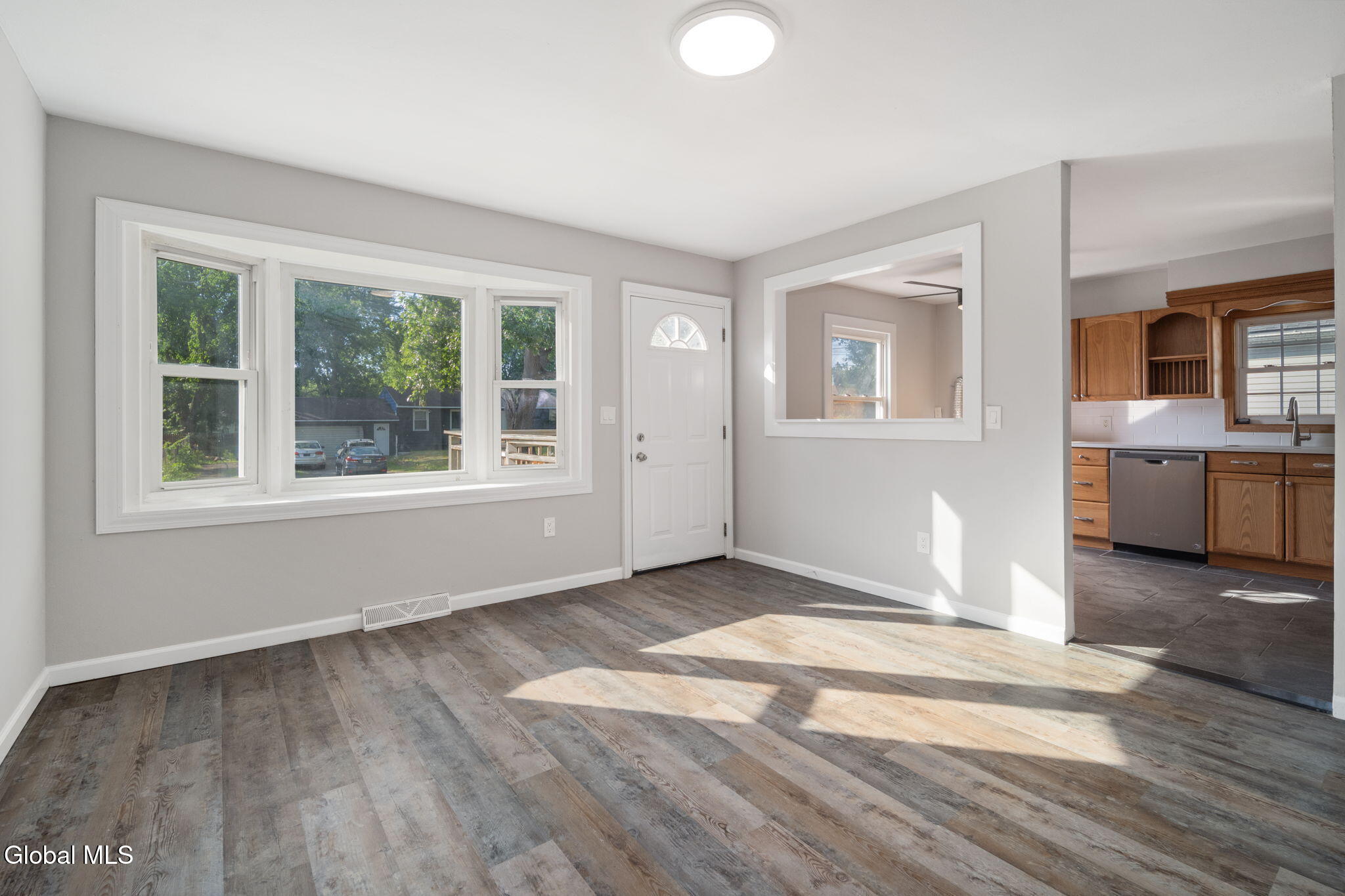 420 Chiswell Road Schenectady, NY 12304 - Photo 9 of 34 9-420ChiswellSt_09