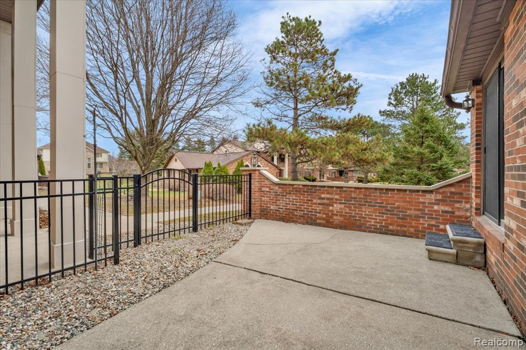 955 Woodlane Drive, Unit 9 Rochester Hills, MI 48307 - Photo 33 of 41