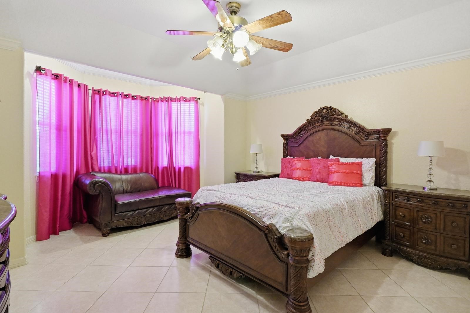 247 Old Spring Lane Houston, TX 77015 - Photo 18 of 25 a bedroom with a bed and a couch
