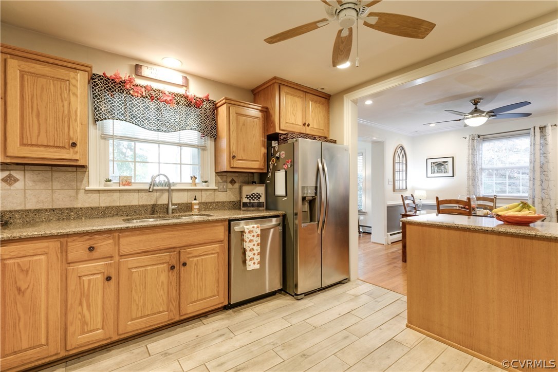 Kitchen w/ granite counters