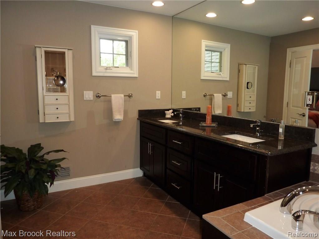 2253 Pembroke Road Birmingham, MI 48009 - Photo 42 of 62 DOUBLE SINKS GRANITE COUNTERS