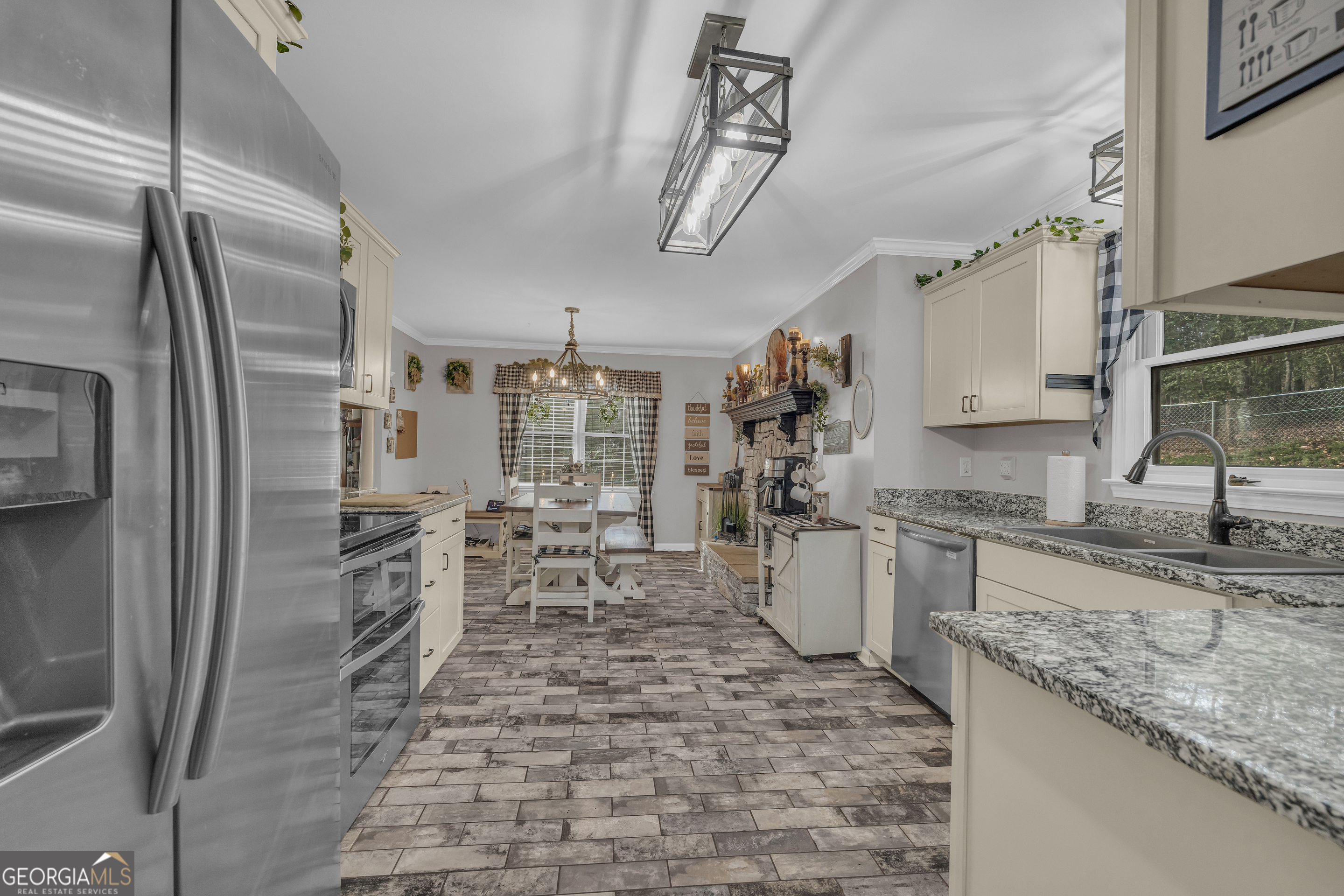 340 Riverbend Circle Royston, GA 30662 - Photo 36 of 108 a kitchen with granite countertop a refrigerator and a sink