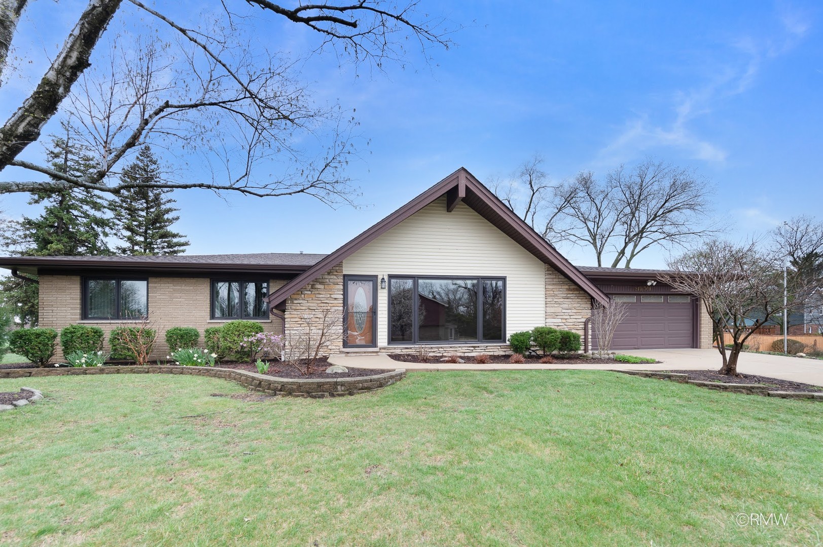 21W301 Par Lane Itasca, IL 60143 - Photo 1 of 28