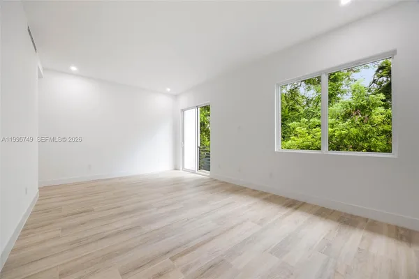 $10,000 | 3162 Plaza Street, Coconut Grove, FL 33133