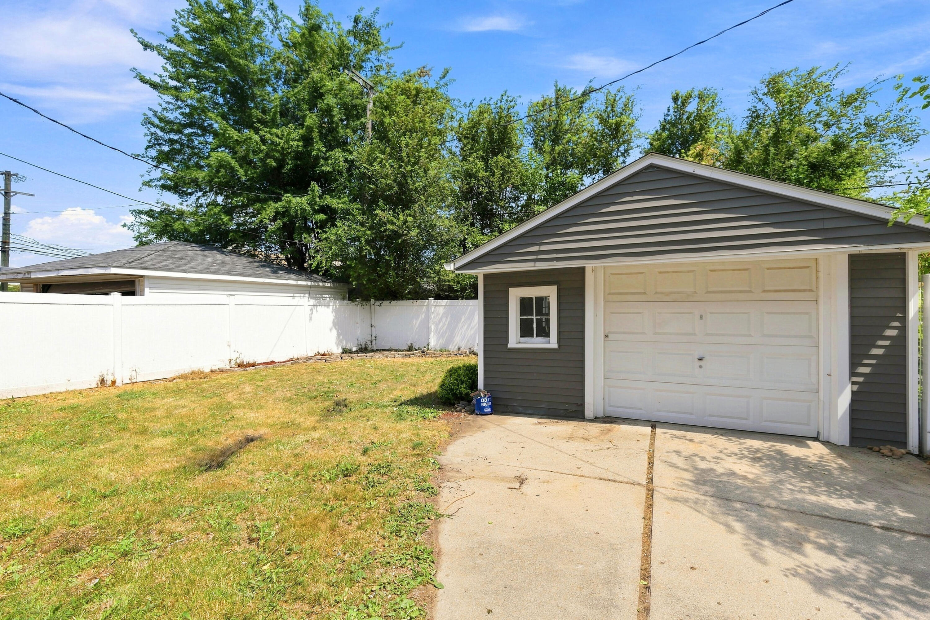 21211 Newcastle Road Harper Woods, MI 48225 - Photo 31 of 35 29