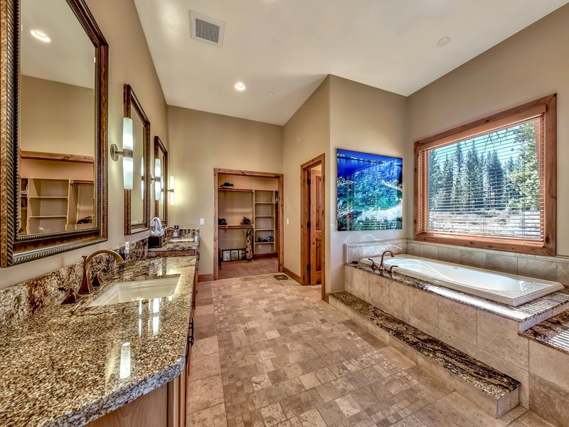11667 Henness Road Truckee, CA 96161 - Photo 11 of 14 Gallery Image 11