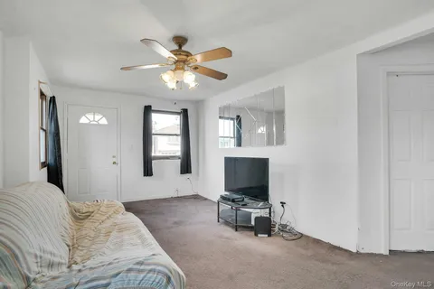 $425,000 | 111 South 4th Street, Lindenhurst, NY 11757