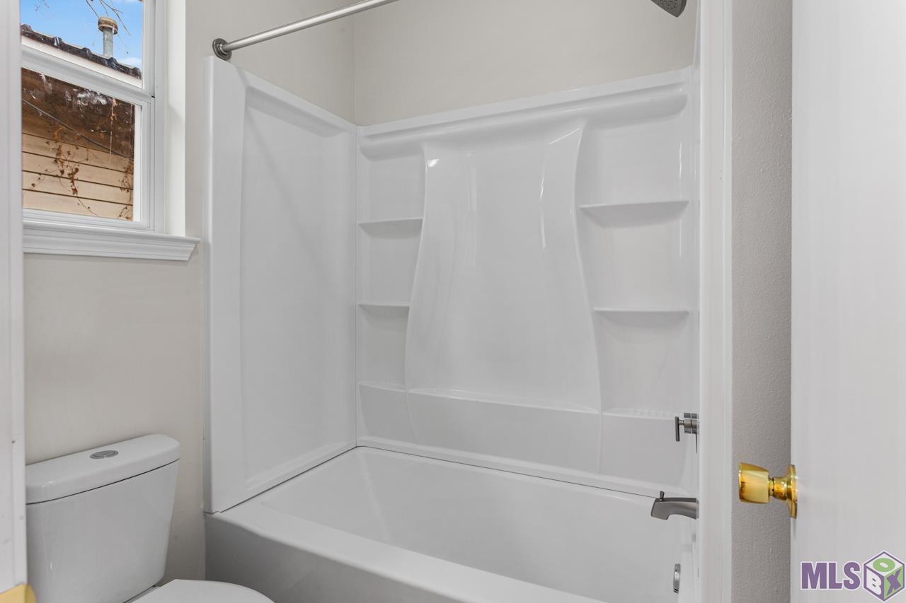 607 Court Street Port Allen, LA 70767 - Photo 2 of 9