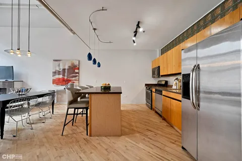 $5,000 | 203 South Sangamon Street, Unit 206, Chicago, IL 60607