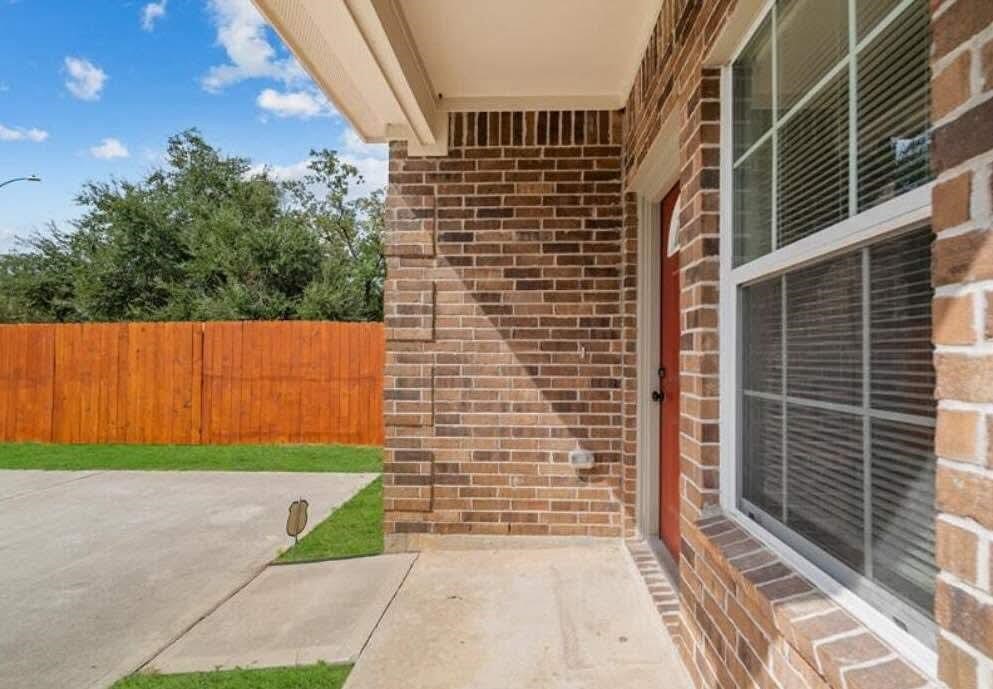 235 Calloway Street Houston, TX 77029 - Photo 2 of 12