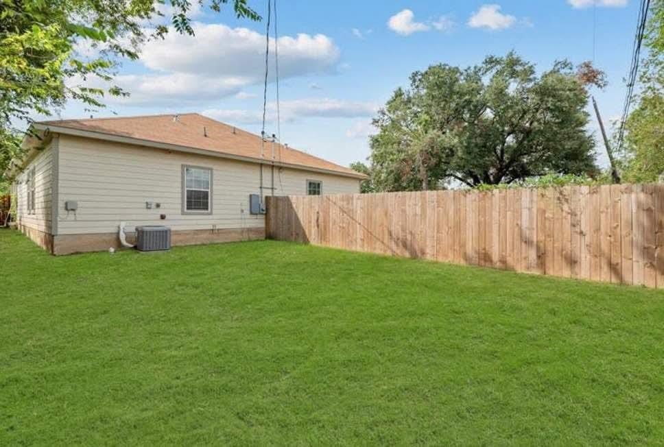 235 Calloway Street Houston, TX 77029 - Photo 3 of 12