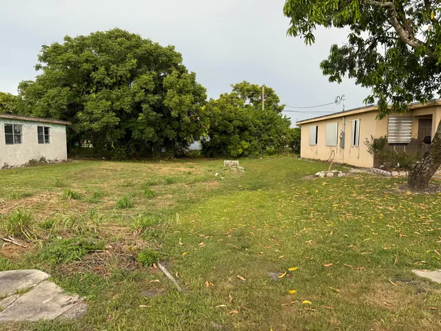 a view of a house with a big yard