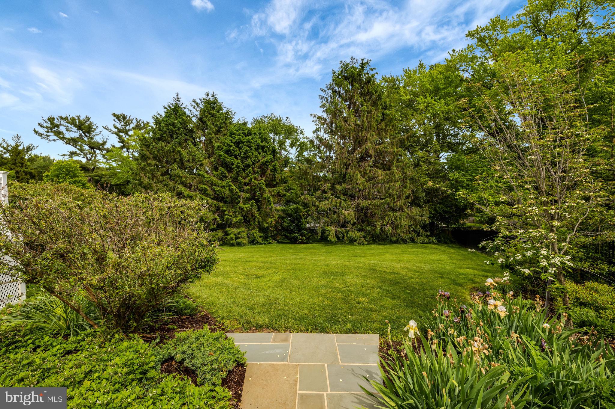 911 Rail Court McLean, VA 22102 - Photo 53 of 63 Flagstone steps to yard