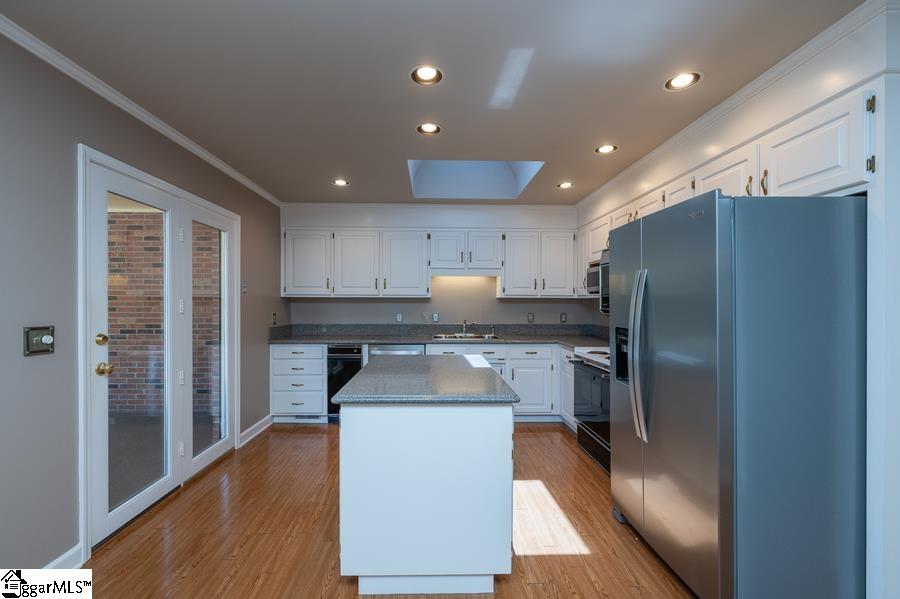 109 River Oaks Road Greer, SC 29650 - Photo 6 of 38