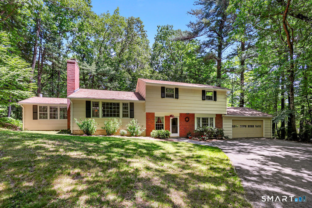18 Foxridge Lane Avon, CT 06001 - Photo 2 of 31