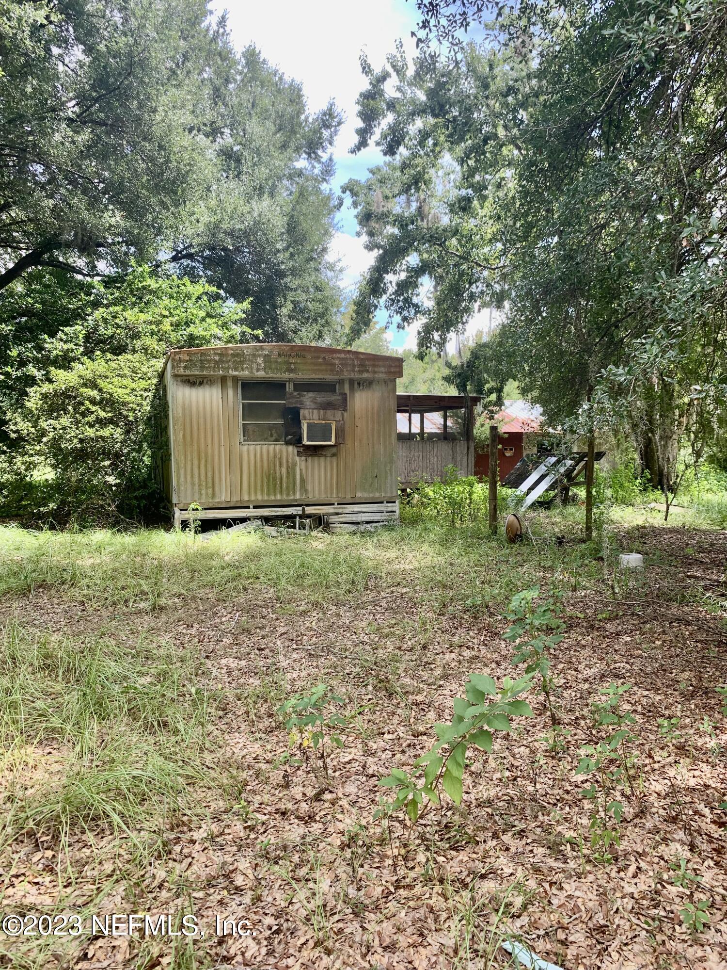 417 Raulerson Road Seville, FL 32190 - Photo 6 of 12 a backyard of a house with lots of green space
