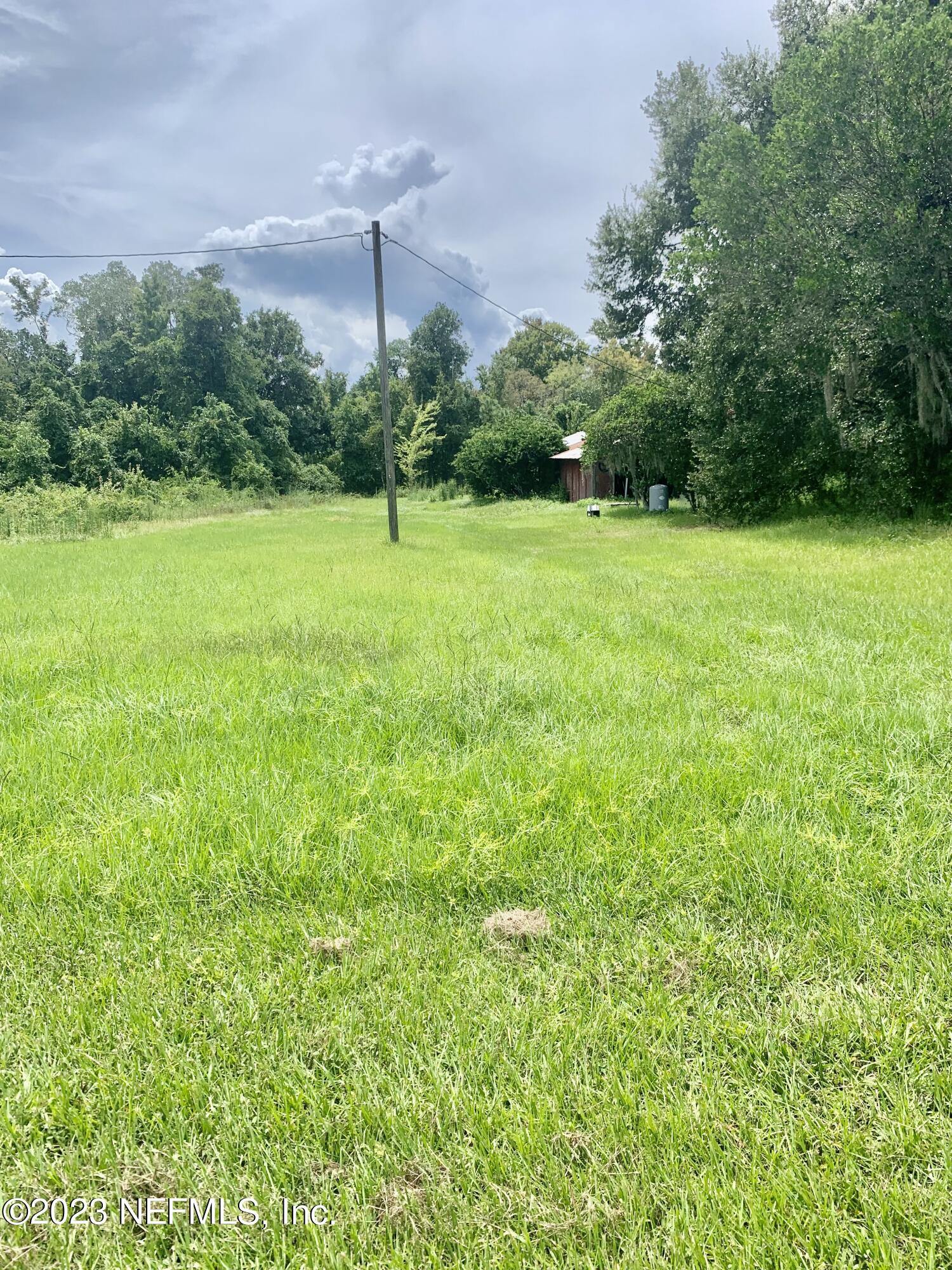 417 Raulerson Road Seville, FL 32190 - Photo 8 of 12 a view of a garden with a building in the background
