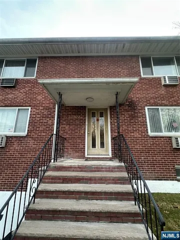$1,800 | 109 Midland Avenue, Unit 1B, River Edge, NJ 07661