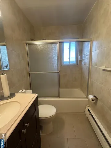 $1,800 | 109 Midland Avenue, Unit 1B, River Edge, NJ 07661