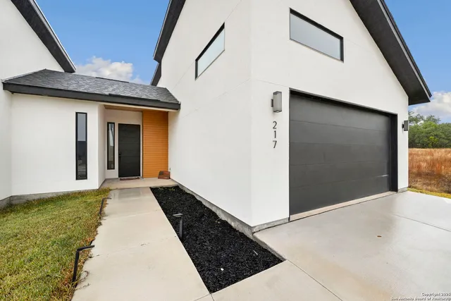 $420,000 | 217 Peter Kleid Loop, Blanco, TX 78606