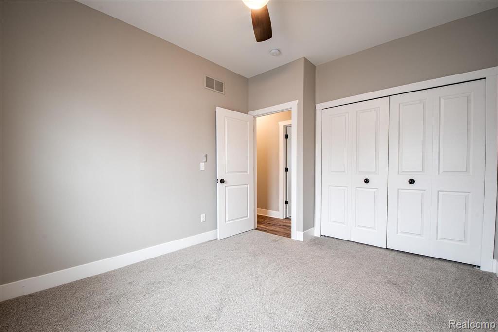 910 East Clinton Street Howell, MI 48843 - Photo 7 of 12