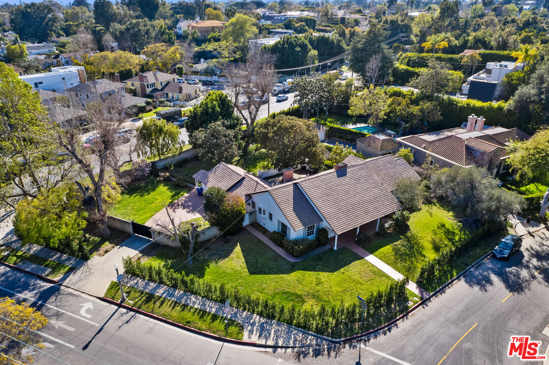109 Homewood Road Los Angeles, CA 90049 - Photo 2 of 30