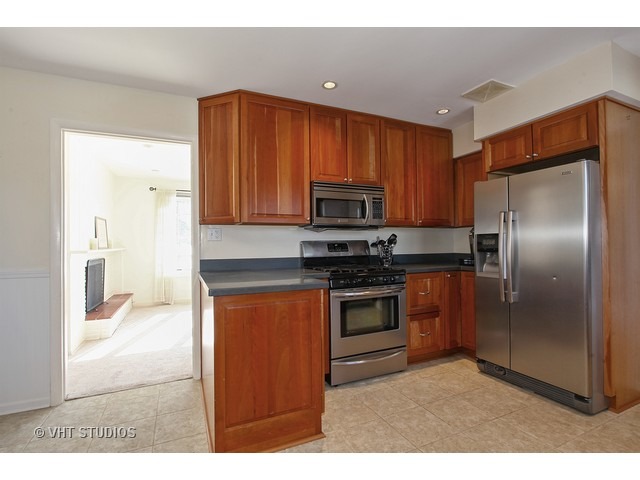 515 Ranch Road Wheaton, IL 60187 - Photo 4 of 14