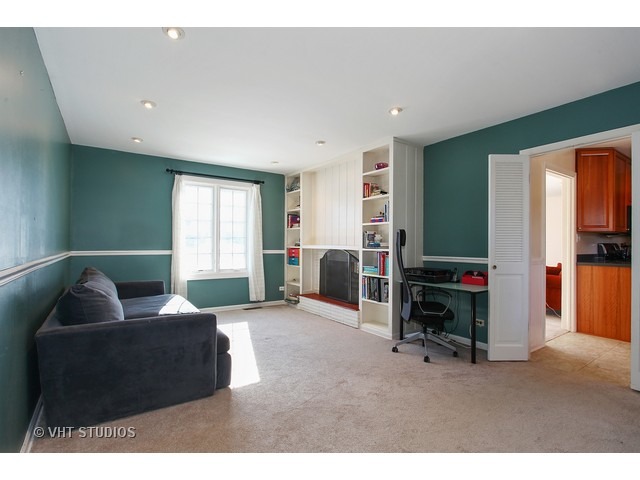 515 Ranch Road Wheaton, IL 60187 - Photo 7 of 14