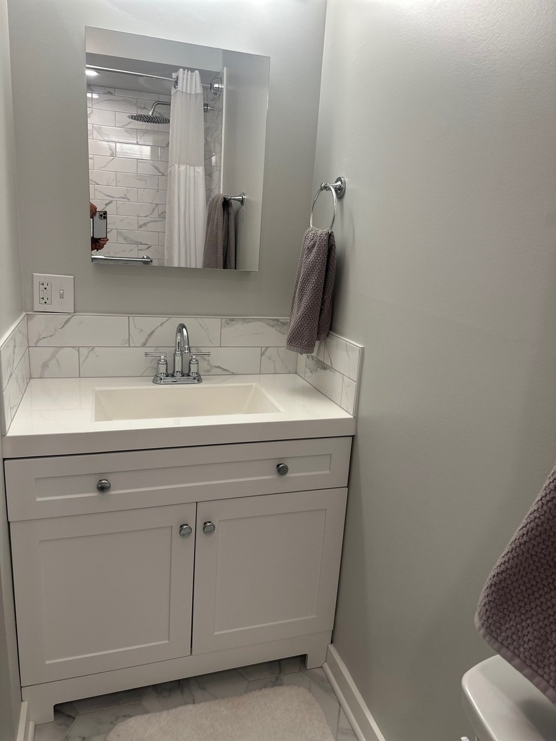 101 Bar Harbour Road, Unit 6D Schaumburg, IL 60193 - Photo 11 of 14 a bathroom with a sink and a mirror