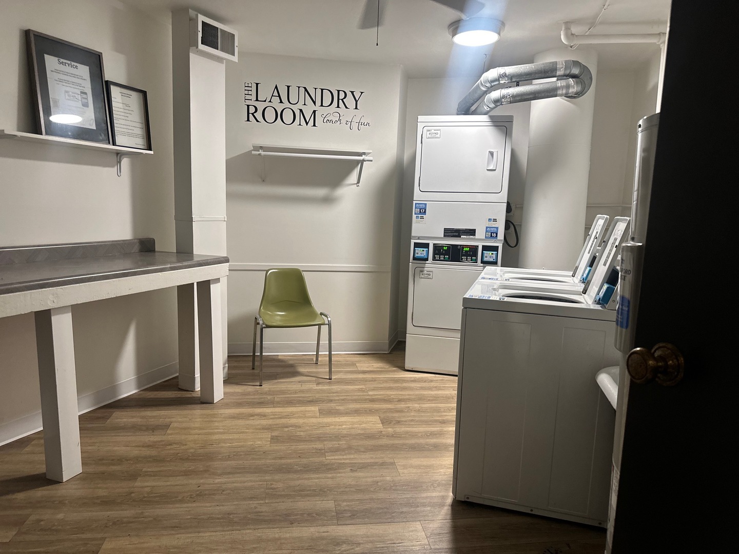 101 Bar Harbour Road, Unit 6D Schaumburg, IL 60193 - Photo 14 of 14 a living room with a couch and a table
