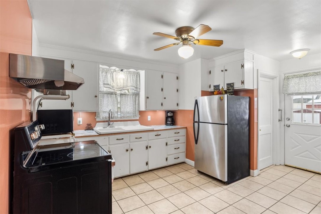 39 Clinton Street Pawtucket, RI 02861 - Photo 7 of 26