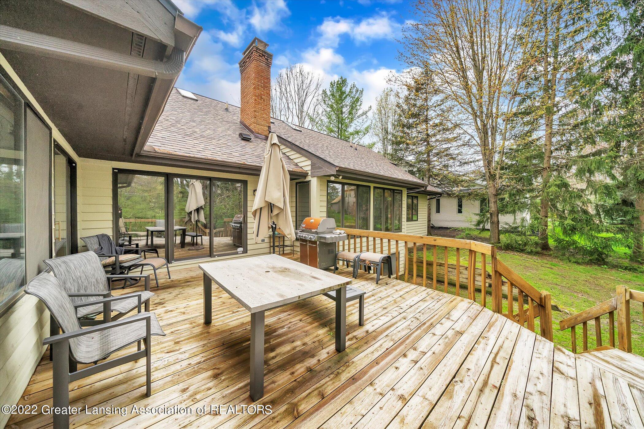 2556 Dustin Road Okemos, MI 48864 - Photo 39 of 42 Deck