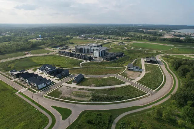 $239,900 | 9401 South Lk Vista Parkway, Unit 3005, Oak Creek, WI 53154