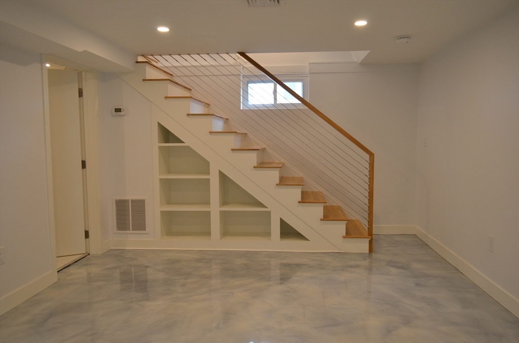 10 Gloucester Avenue, Unit B Gloucester, MA 01930 - Photo 3 of 13 a view of entryway