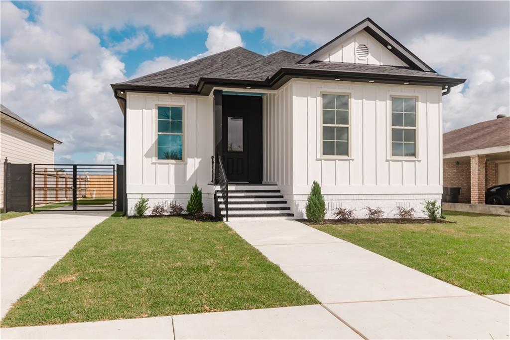 8545 Victory Drive Chalmette, LA 70043 - Photo 1 of 34