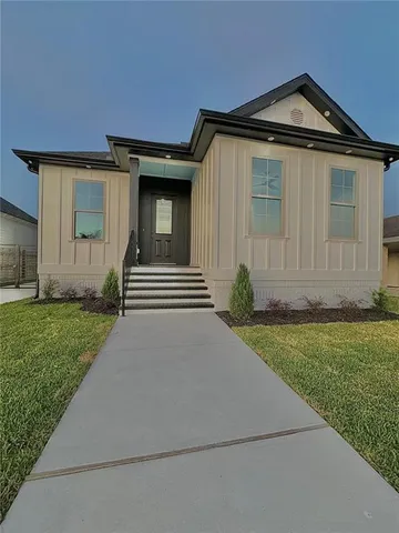 $299,000 | 8545 Victory Drive, Chalmette, LA 70043