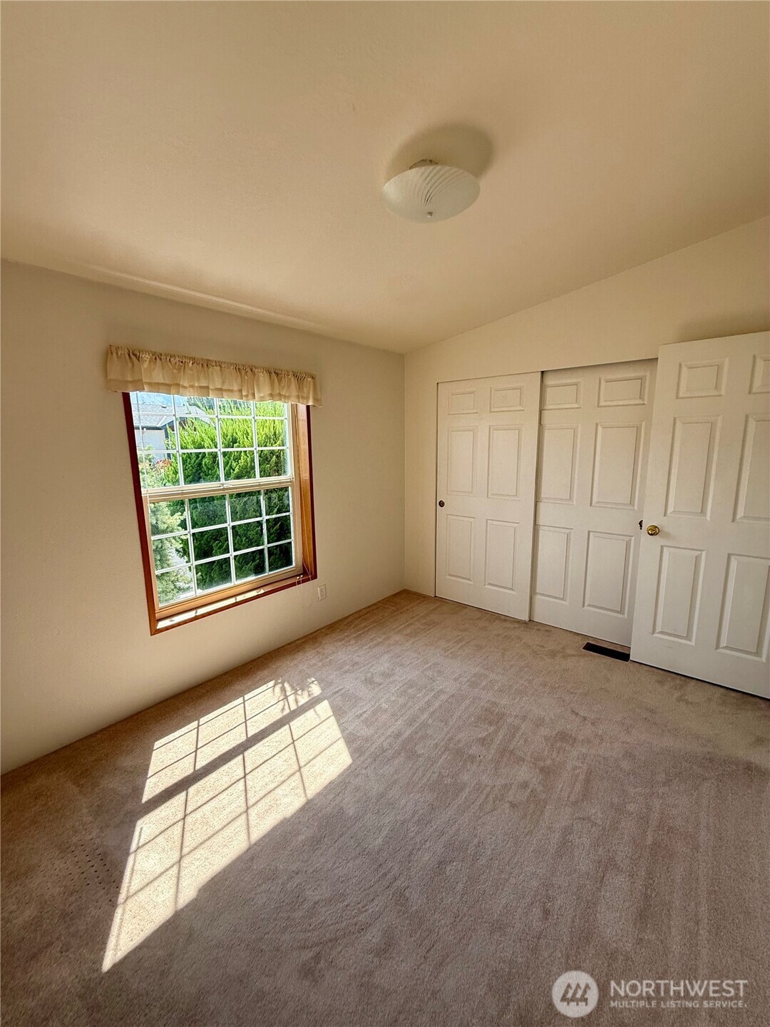 1628 Pleasant Avenue Wenatchee, WA 98801 - Photo 13 of 24 an empty room with windows