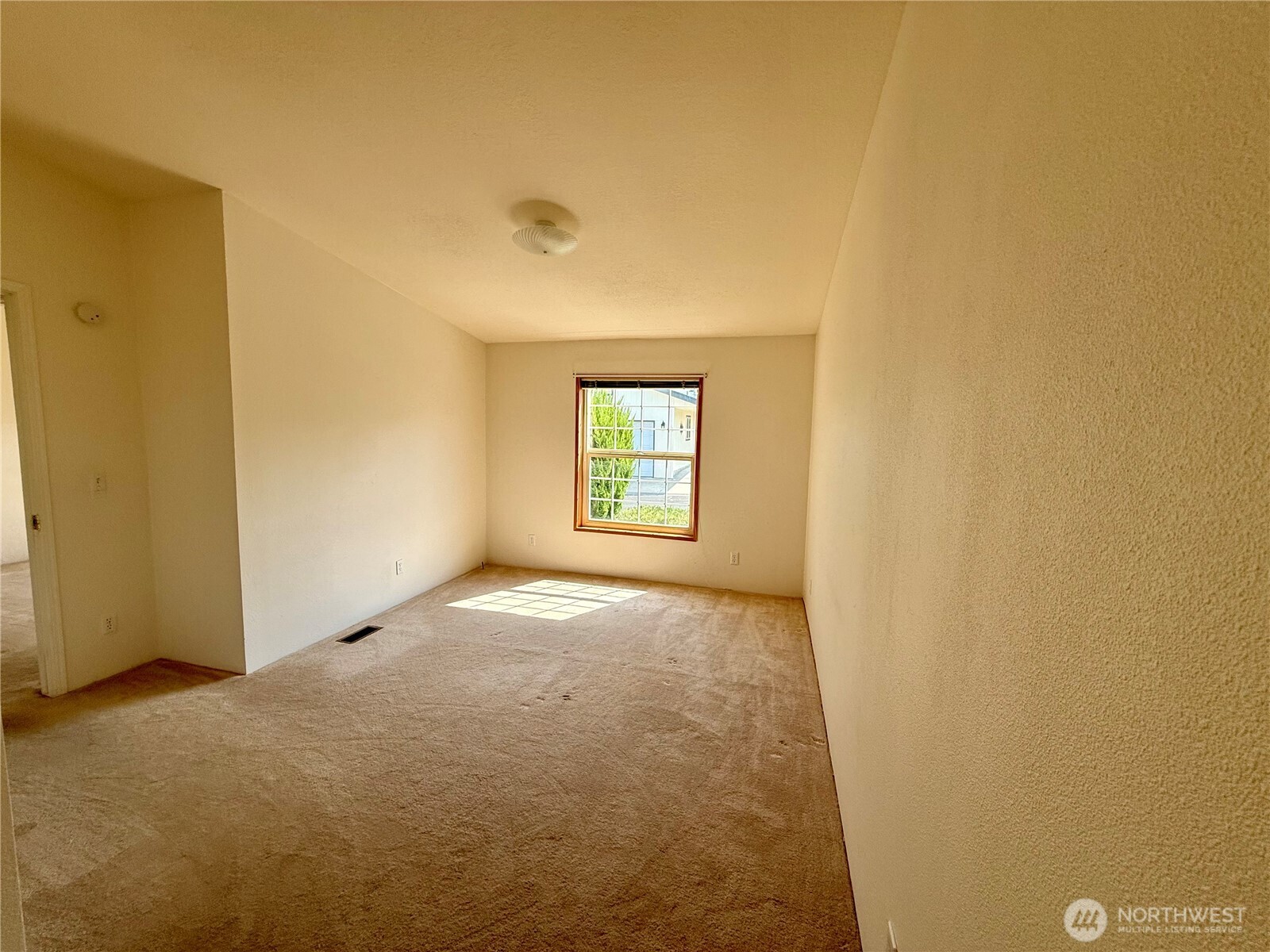 1628 Pleasant Avenue Wenatchee, WA 98801 - Photo 15 of 24 a view of an empty room and window