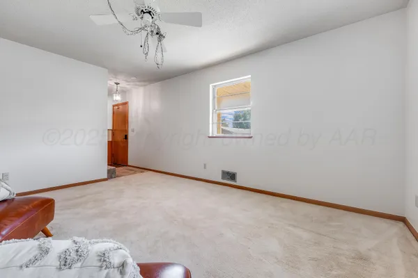 a view of livingroom with furniture