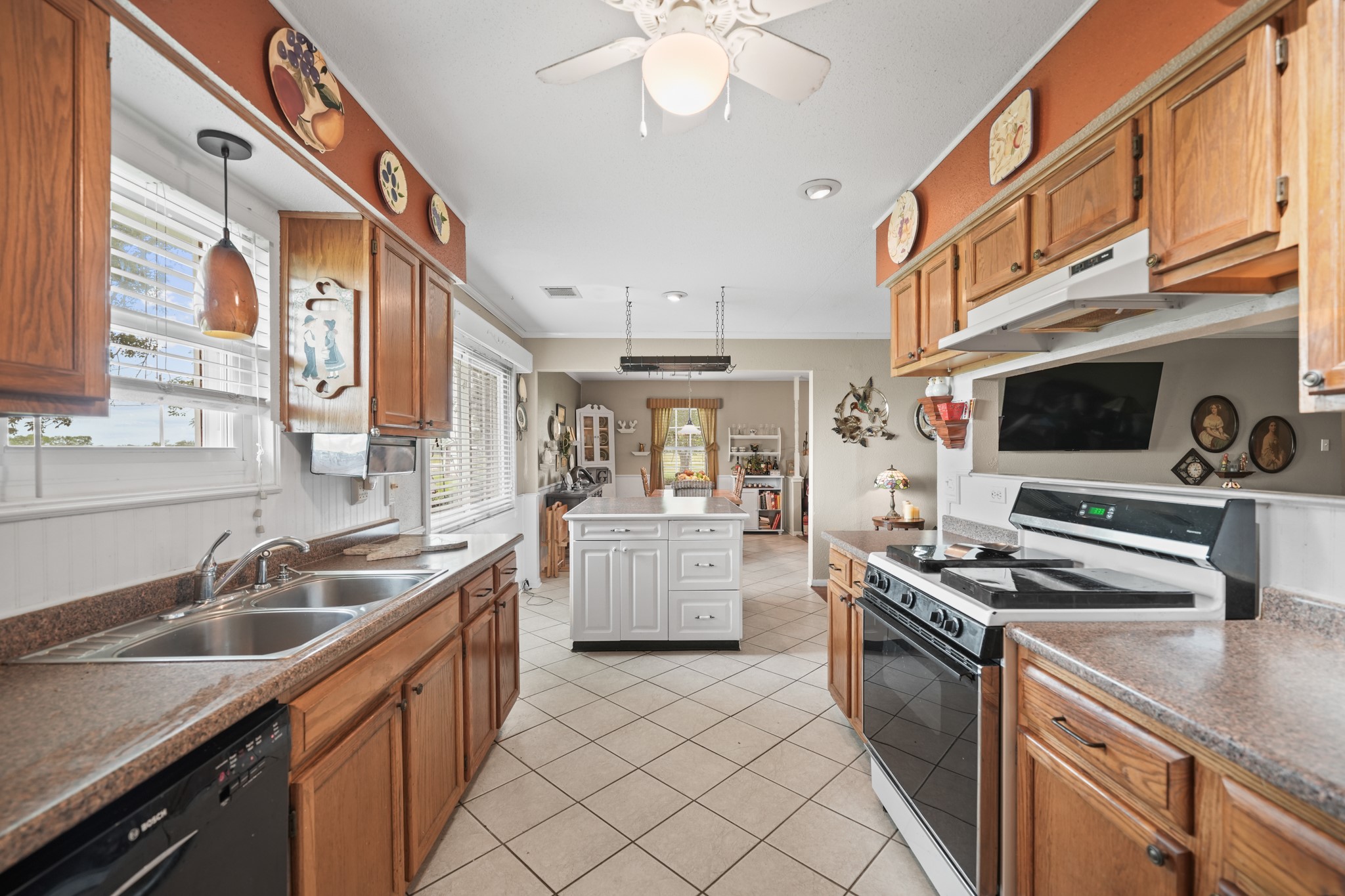 4911 Brister Road Rosharon, TX 77583 - Photo 11 of 31