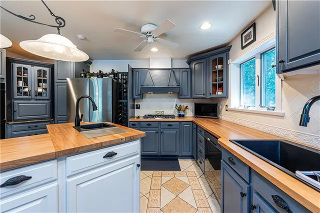 $575,000 | 931 Country Club Drive, Greensburg, PA 15601