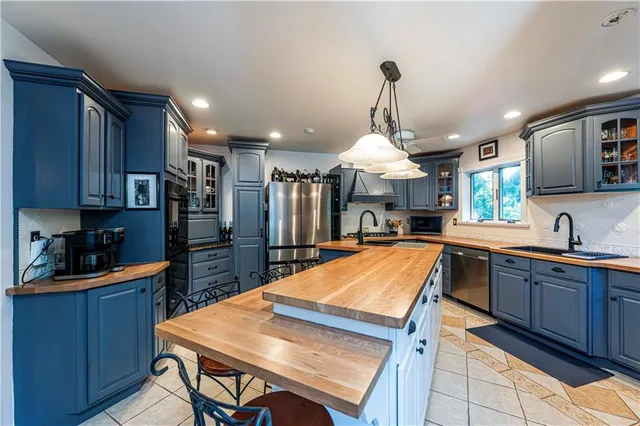 $575,000 | 931 Country Club Drive, Greensburg, PA 15601