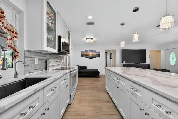 $4,500 | 407 Highwood Circle, Jupiter, FL 33458