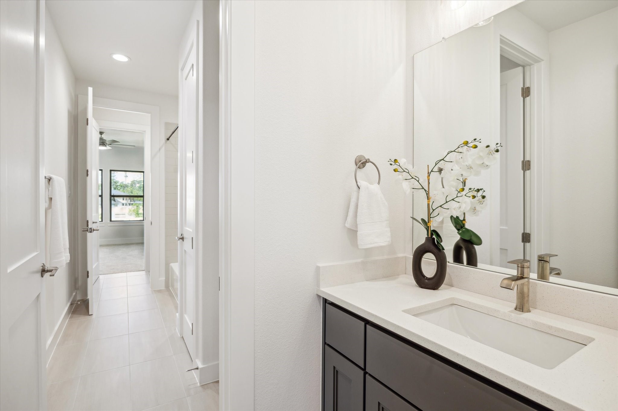 403 Venado View Court Conroe, TX 77304 - Photo 25 of 39 The opposite end of the Hollywood Bath.