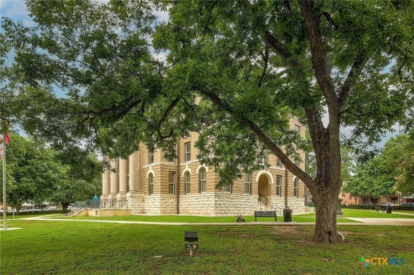 $949,900 | 111 Clydesdale Drive, San Marcos, TX 78666