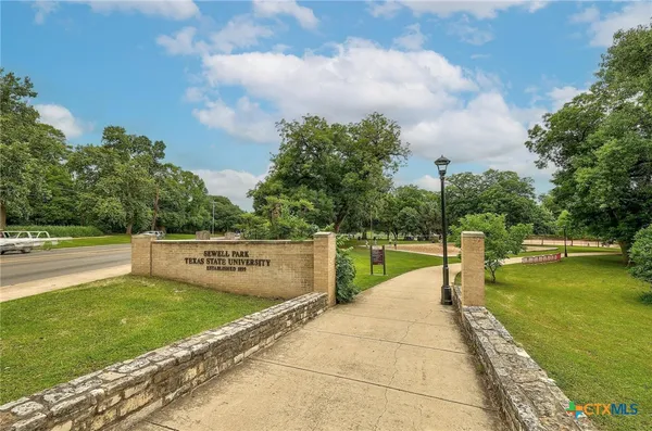 $949,900 | 111 Clydesdale Drive, San Marcos, TX 78666