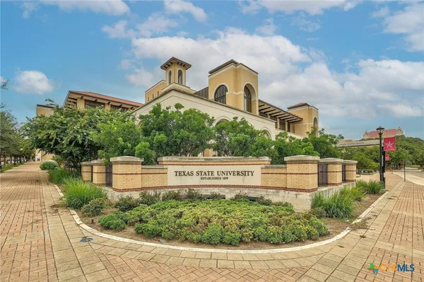 $949,900 | 111 Clydesdale Drive, San Marcos, TX 78666