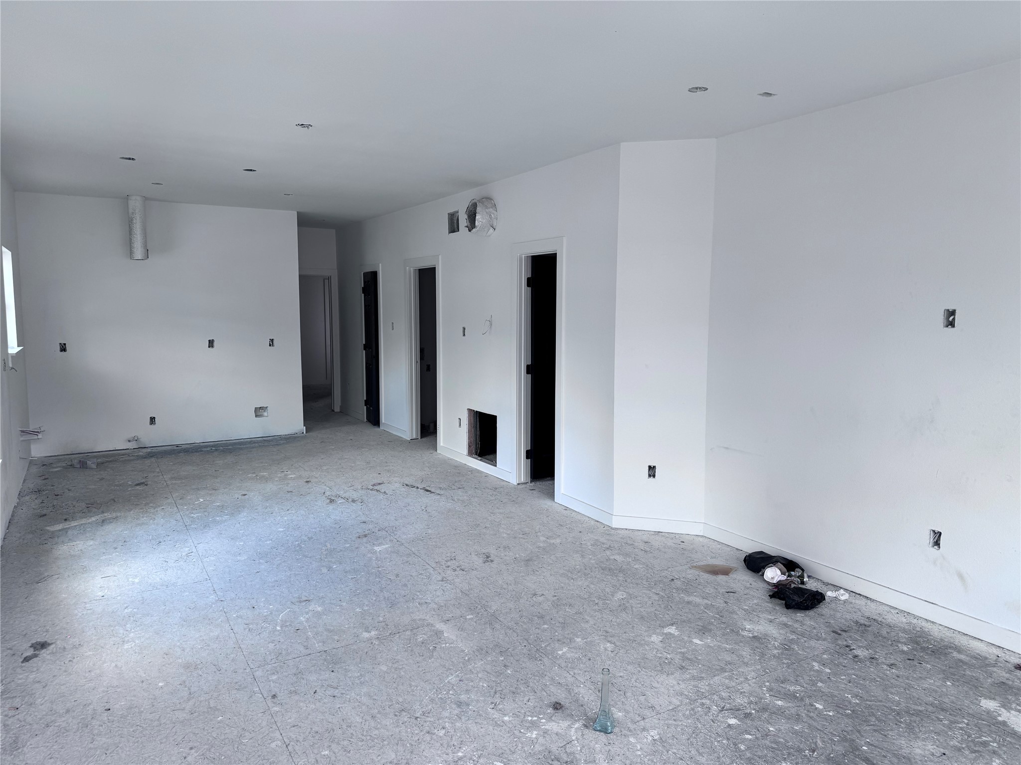 230 East 38th Street Houston, TX 77018 - Photo 4 of 7 a view of an empty room