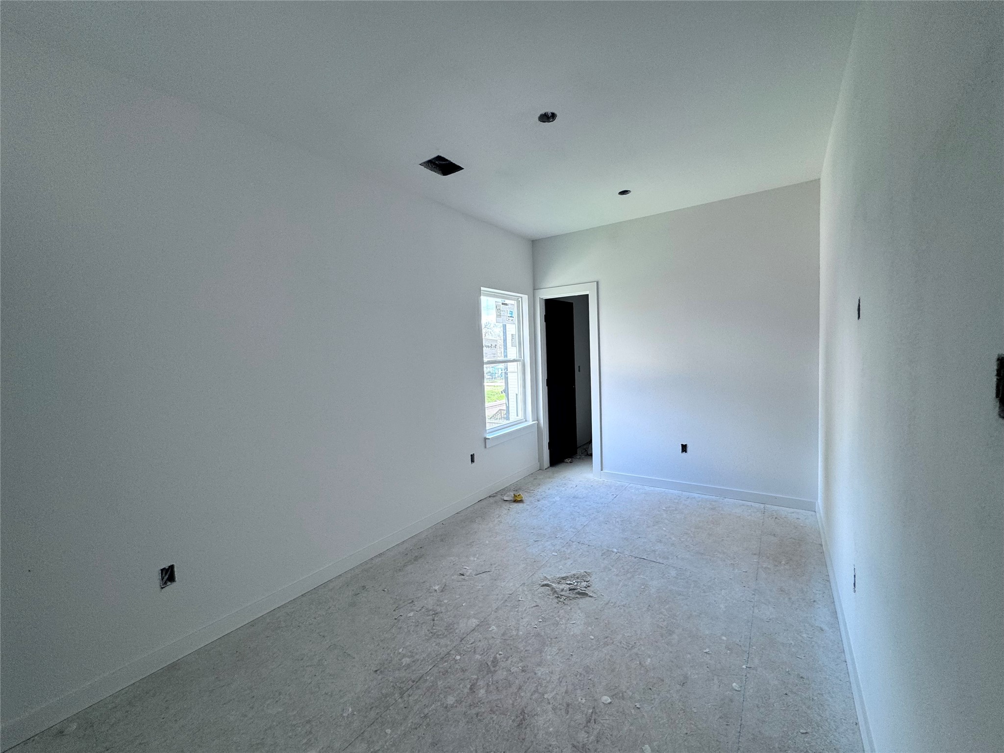 230 East 38th Street Houston, TX 77018 - Photo 6 of 7 a view of an empty room